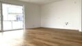 Wohnzimmer mit offener Küche