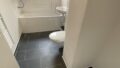 Modernisiertes Tageslichtbad mit Wanne