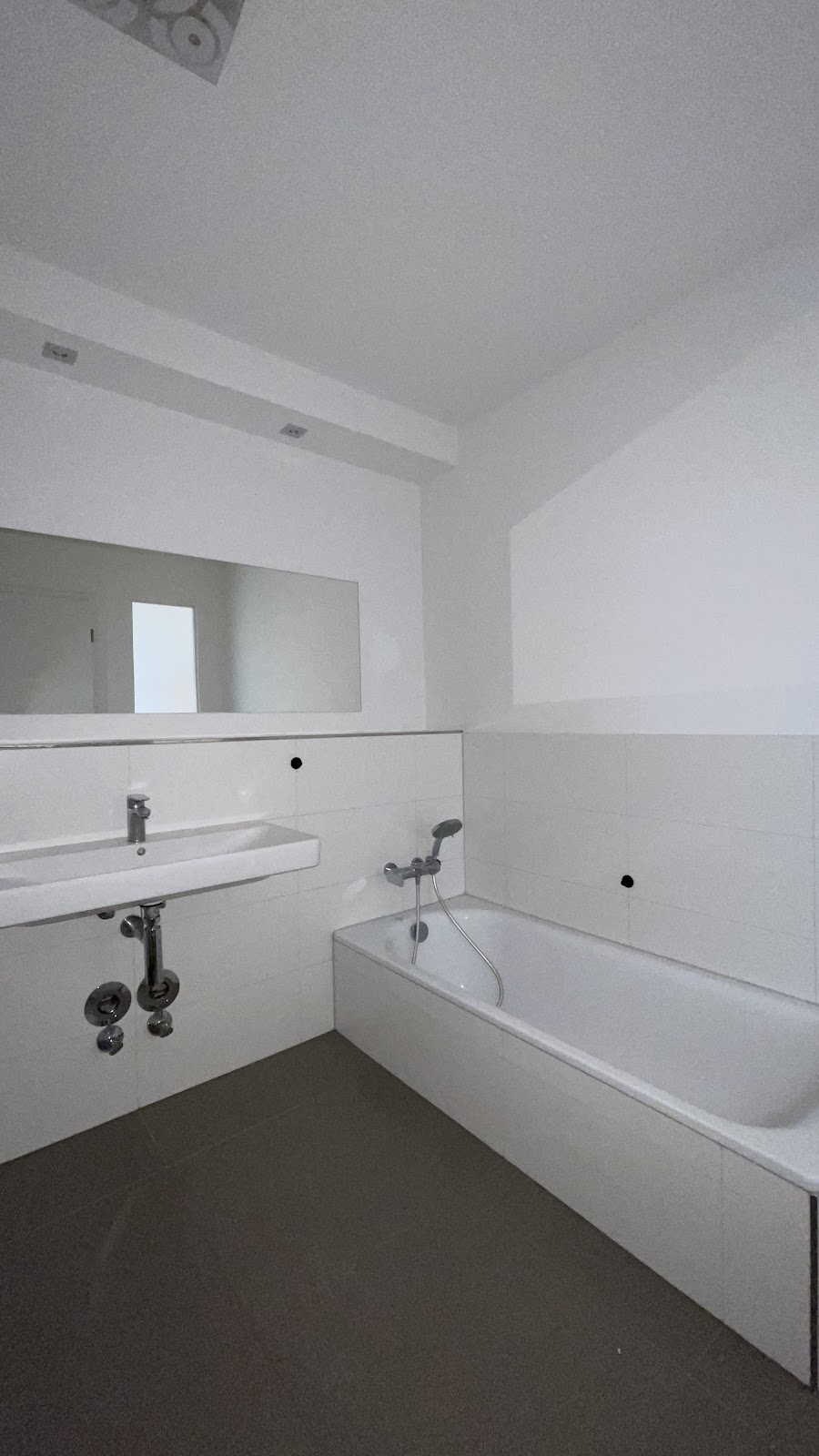Gepflegtes Bad mit Wanne