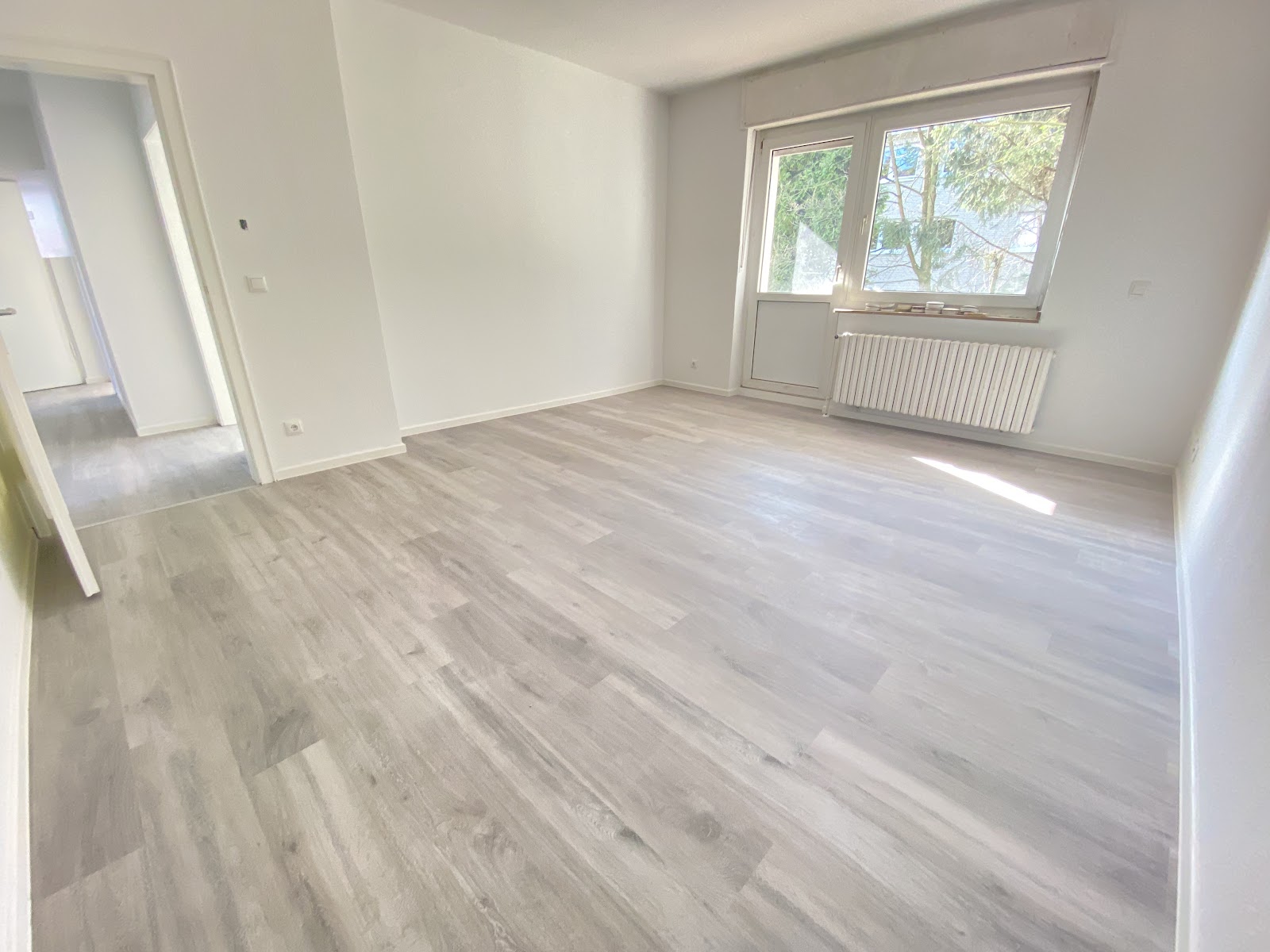 Wohnzimmer mit Balkon
