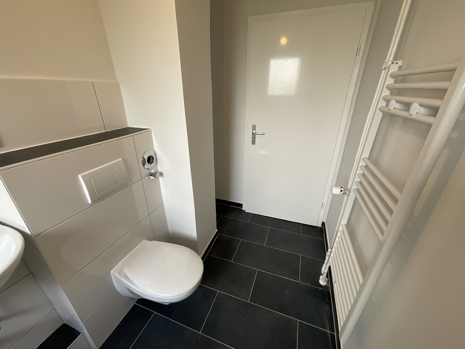 Modernisiertes Tageslichtbad mit Wanne