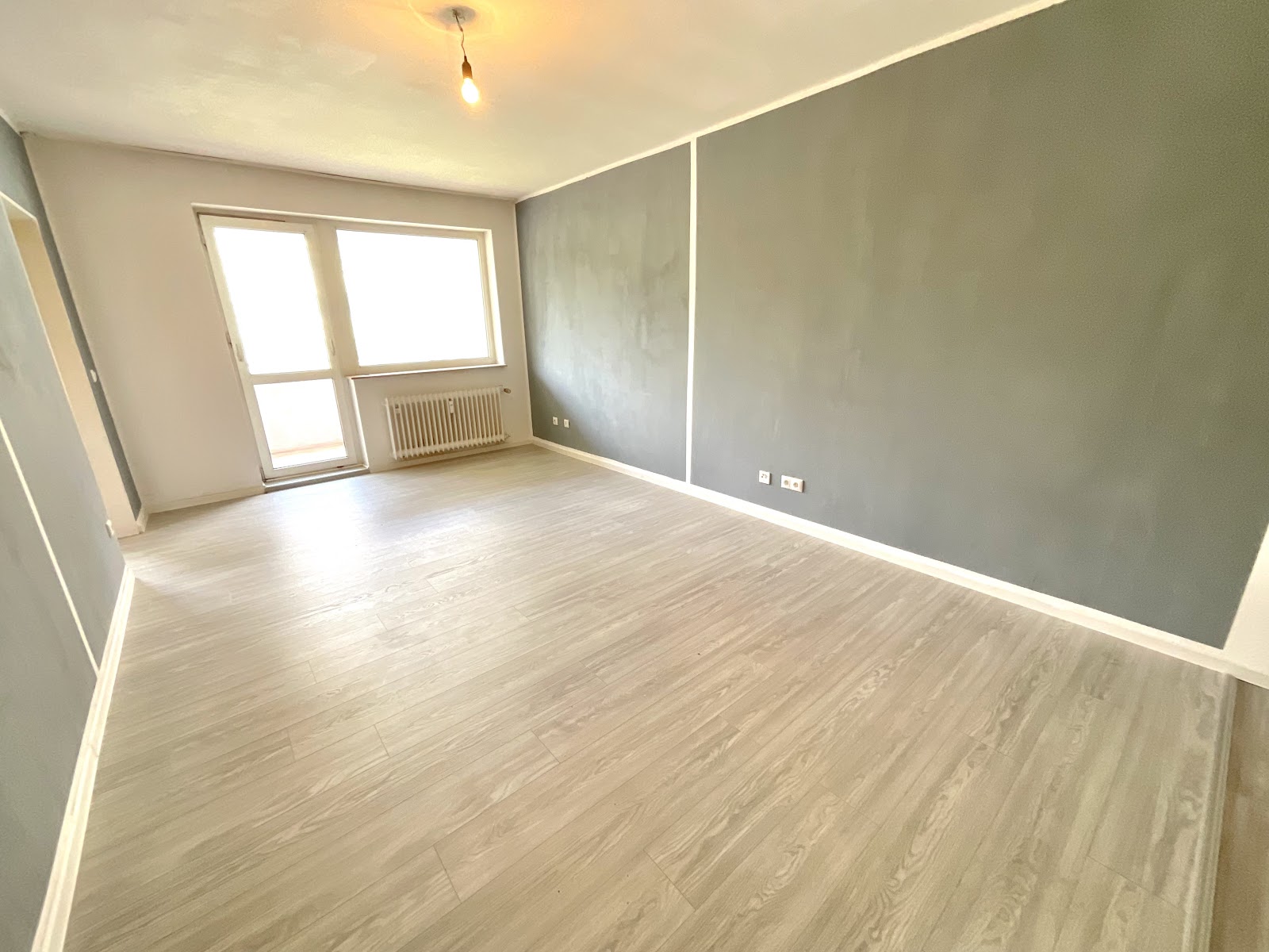Wohnzimmer mit Balkon