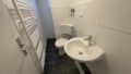 Modernisiertes Tageslichtbad mit Dusche