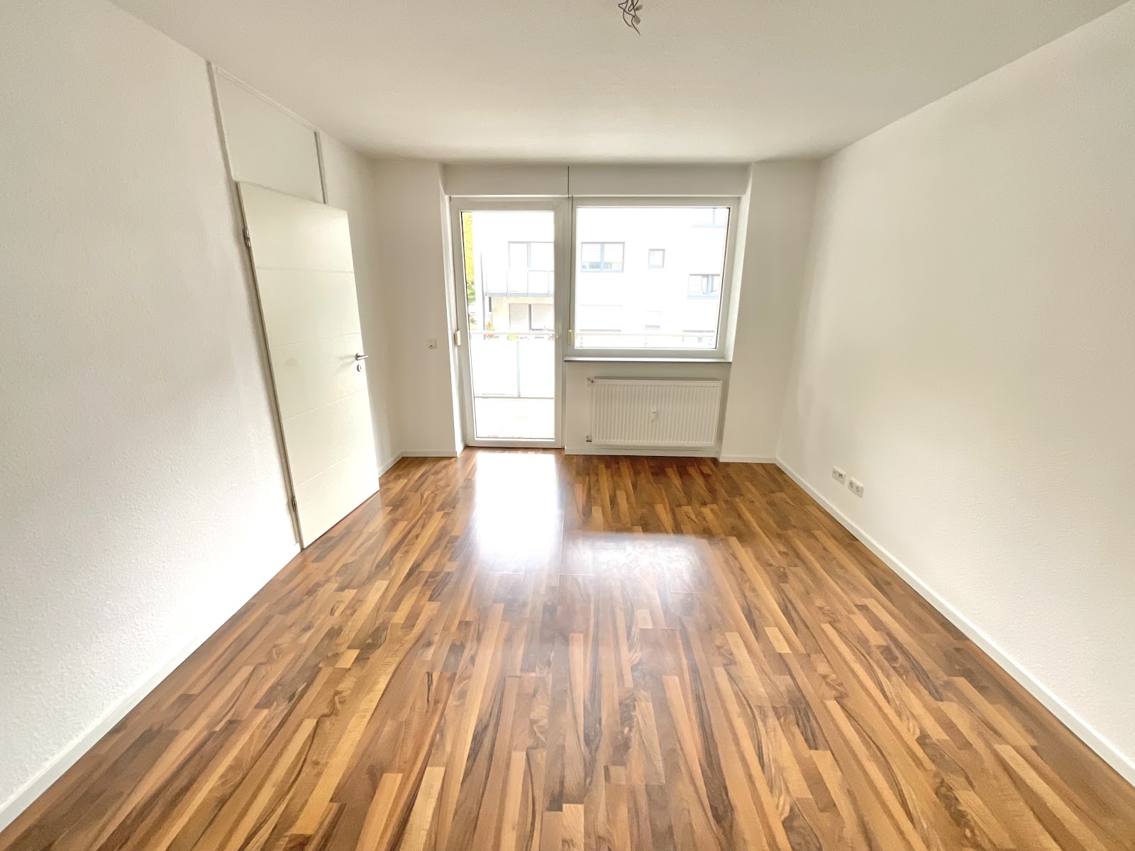 Wohnzimmer mit Balkon