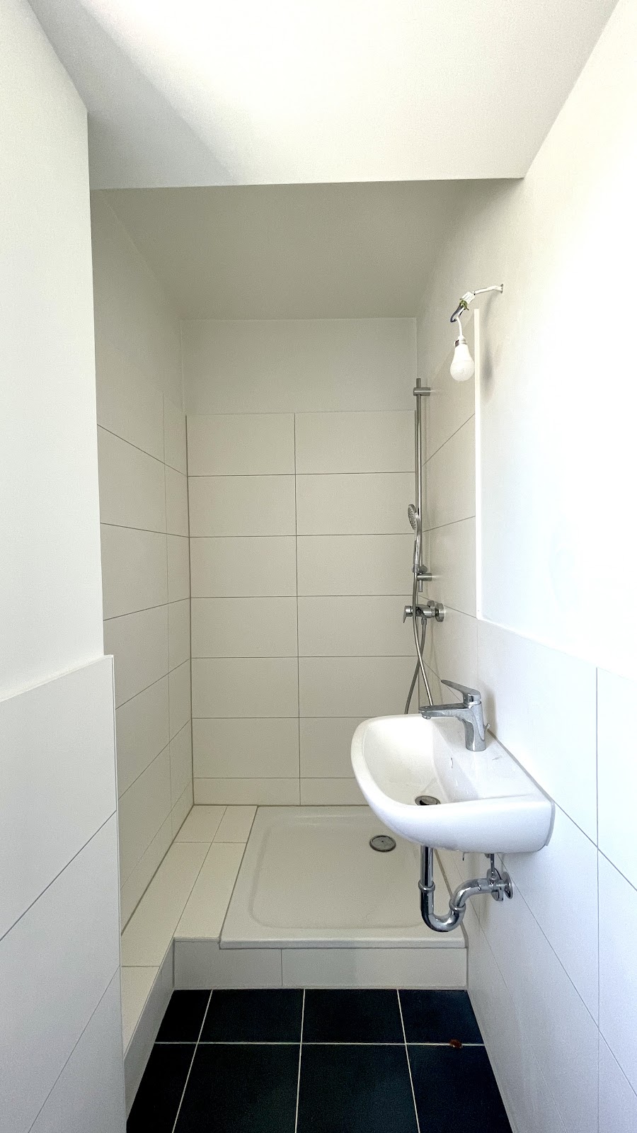 Gepflegtes Bad mit Dusche