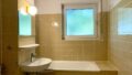 Gepflegtes Bad mit Wanne