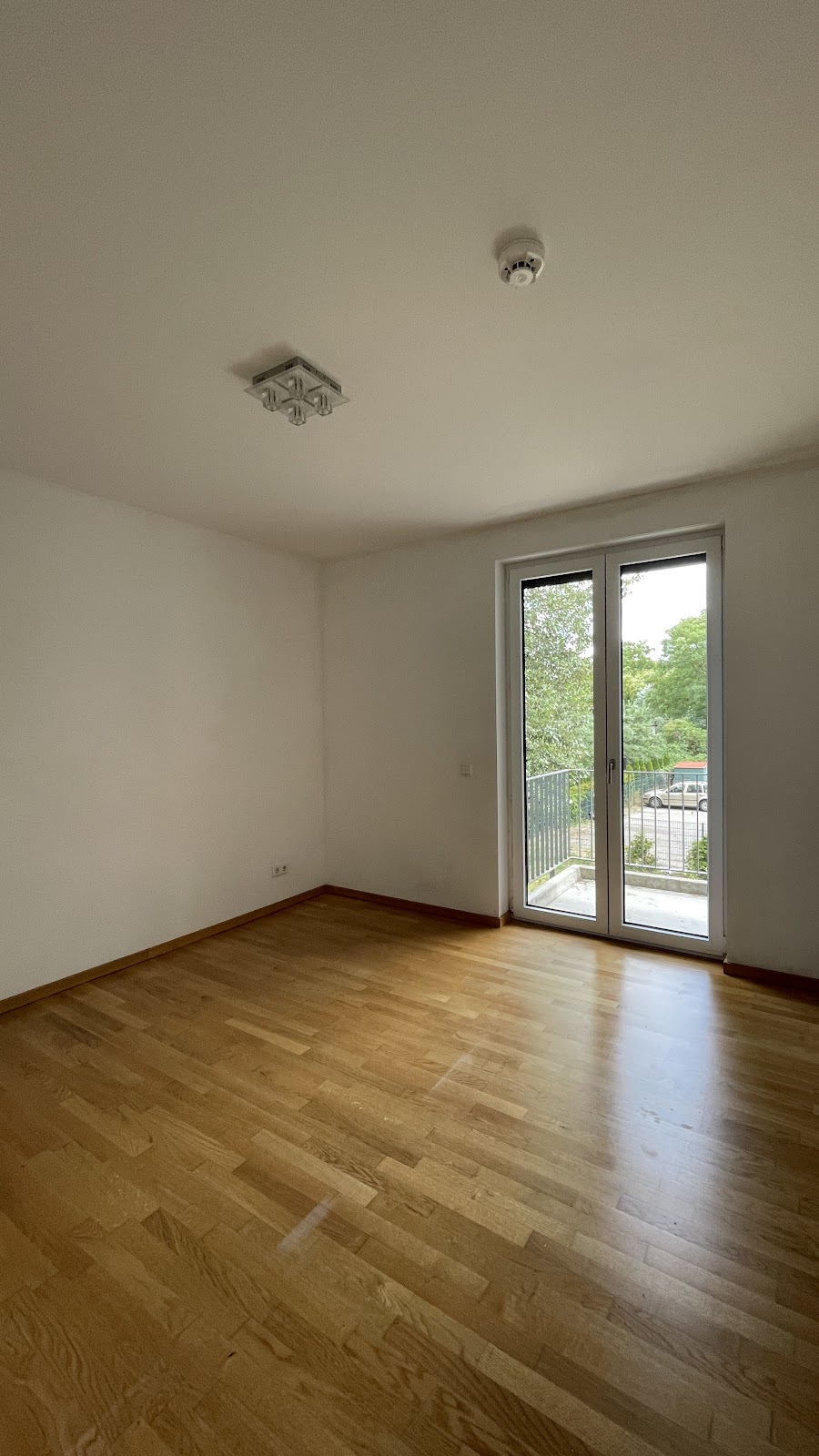 Lichtdurchfluteter Wohnraum