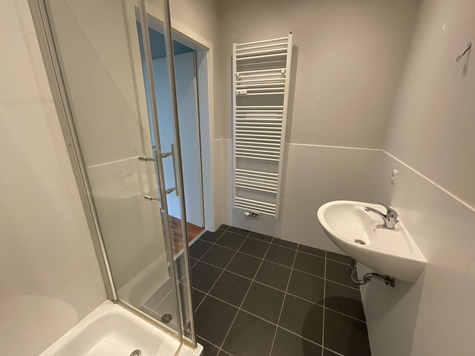 Modernes Duschbad