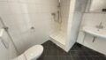 Badezimmer mit Dusche