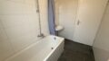 Tageslichtbad mit Wanne