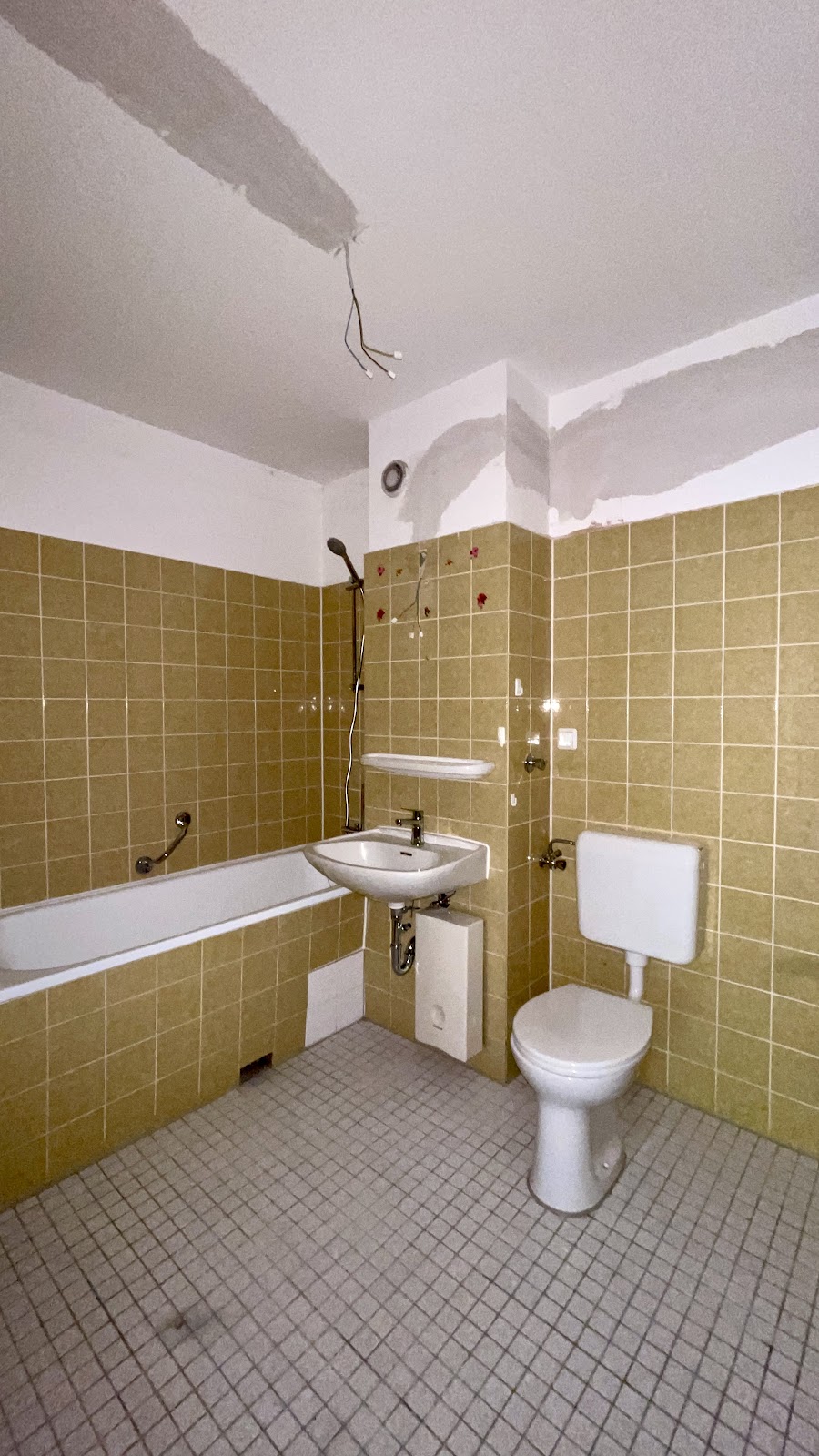Gepflegtes Bad mit Wanne