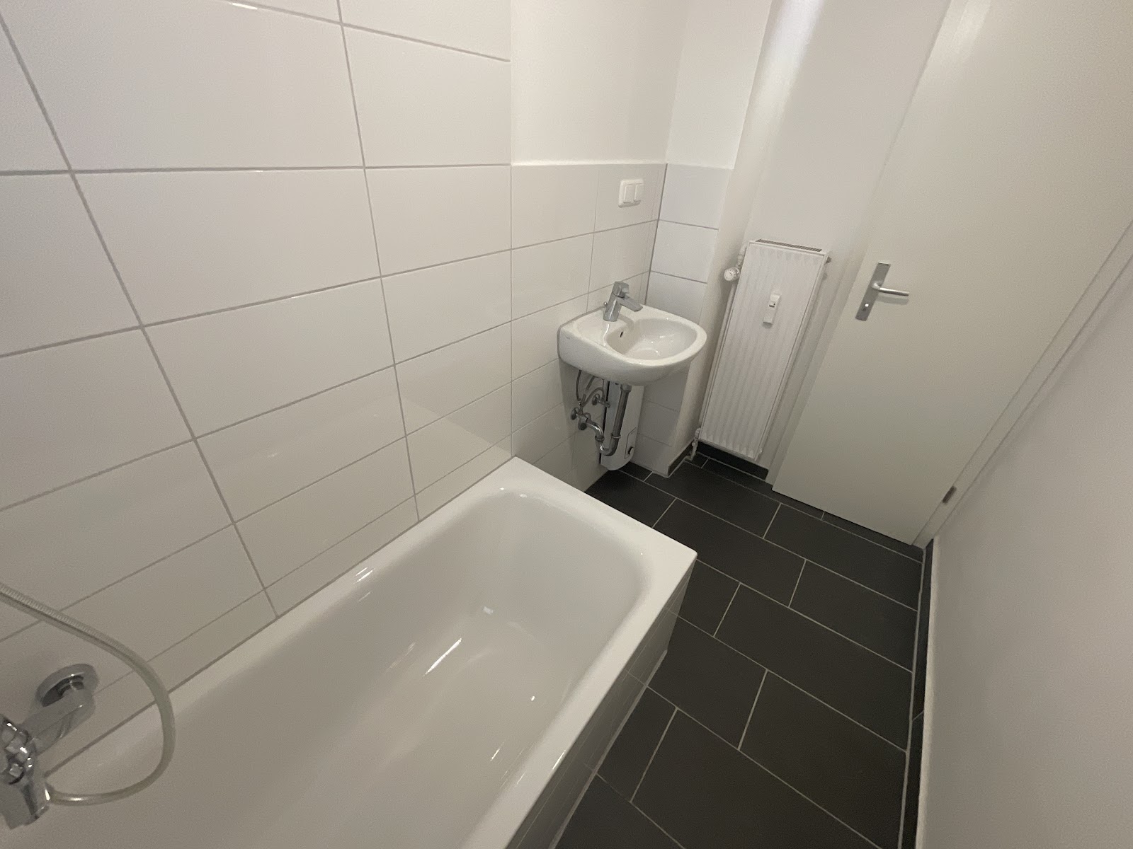 Tageslichtbad mit Wanne