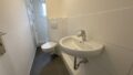 Modernisiertes Tageslichtbad mit Dusche