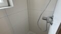 Modernisiertes Tageslichtbad mit Dusche