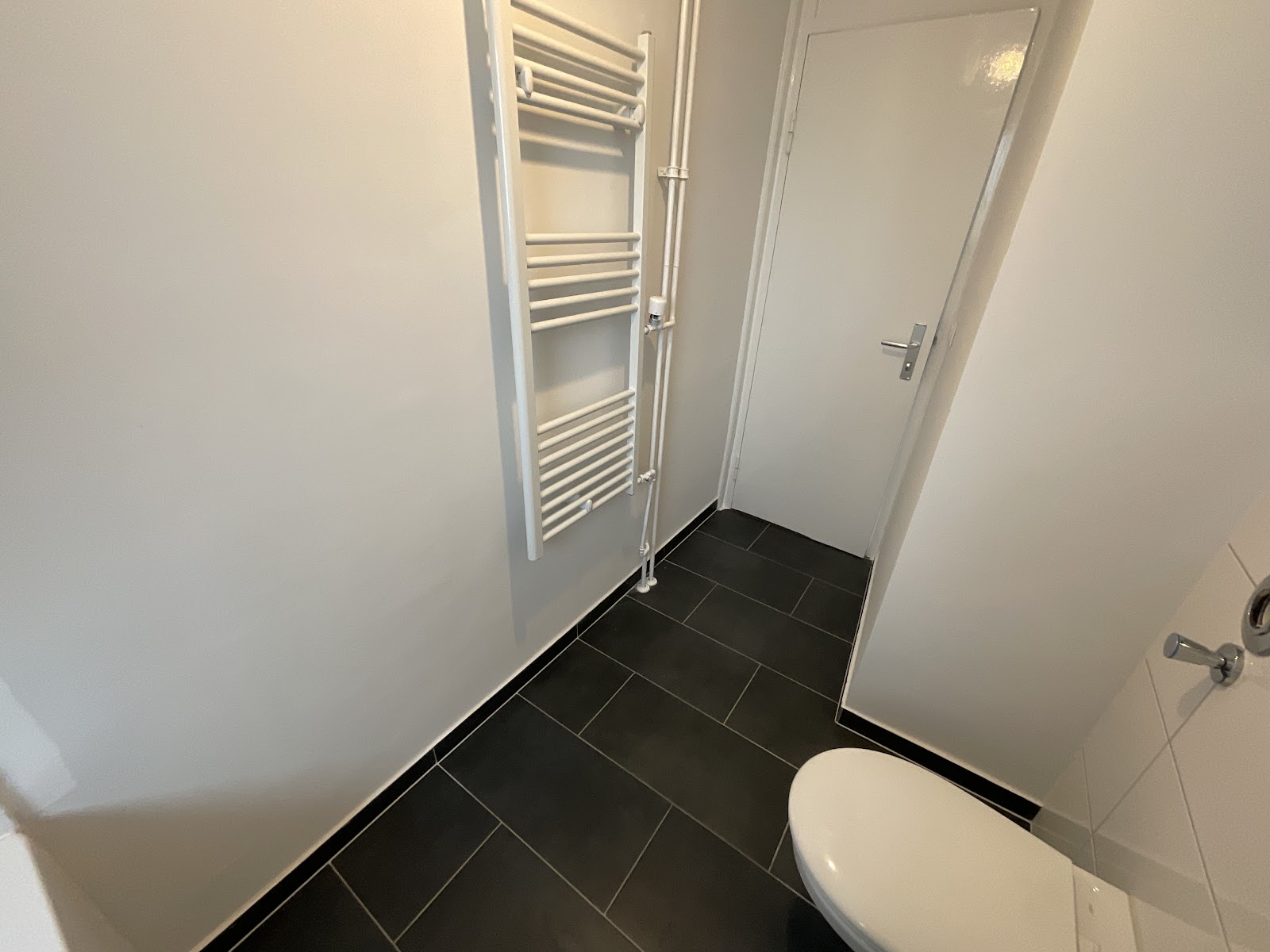 Modernisiertes Tageslichtbad mit Wanne