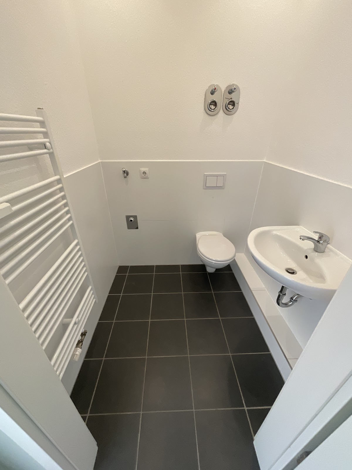 separates WC