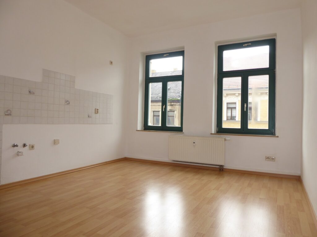 Wohnzimmer mit offener Küche