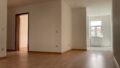 Wohnzimmer mit offener Küche