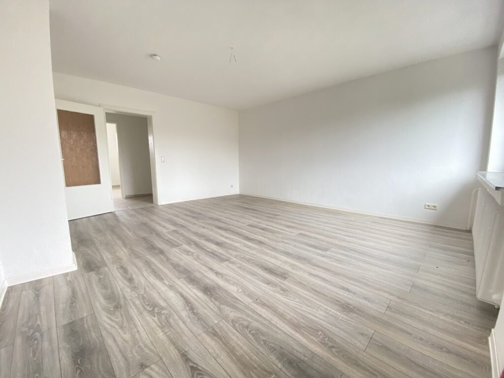 Wohnzimmer mit Balkon