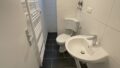 Modernisiertes Tageslichtbad mit Dusche