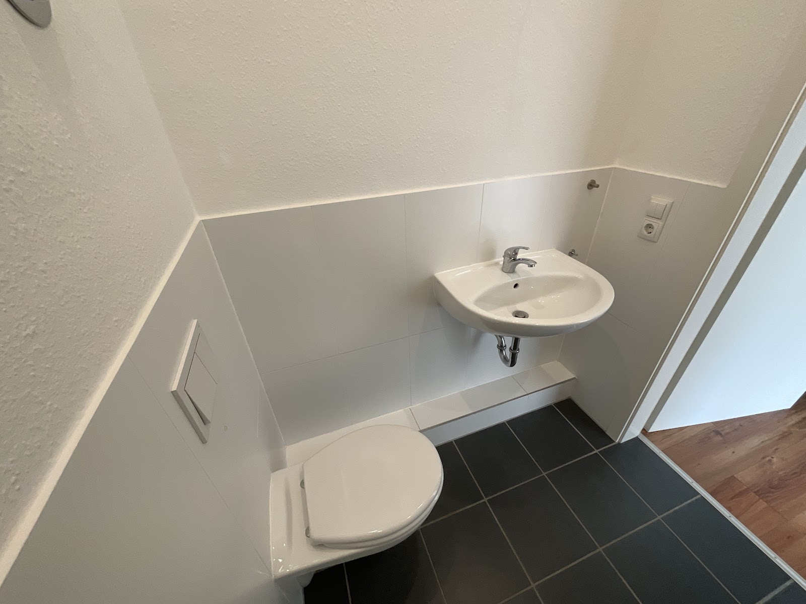 separates WC